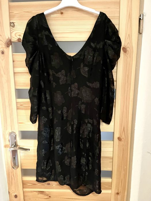 Czarna elegancka sukienka z pagonami, pufkami, Reserved