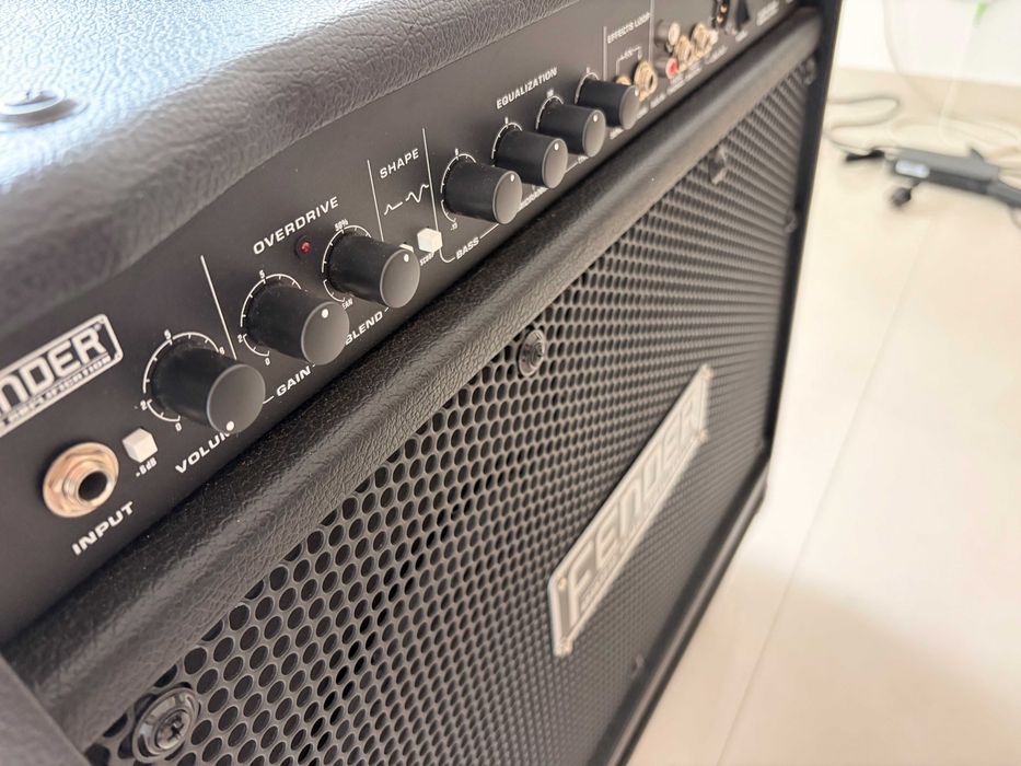 Combo de baixo Fender Rumble 350W 2x10"