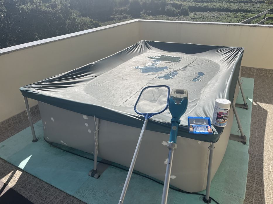 Piscina com acessorios