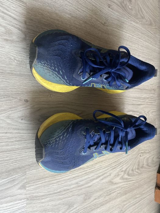 Asics Nova Blast 4452888356675932163