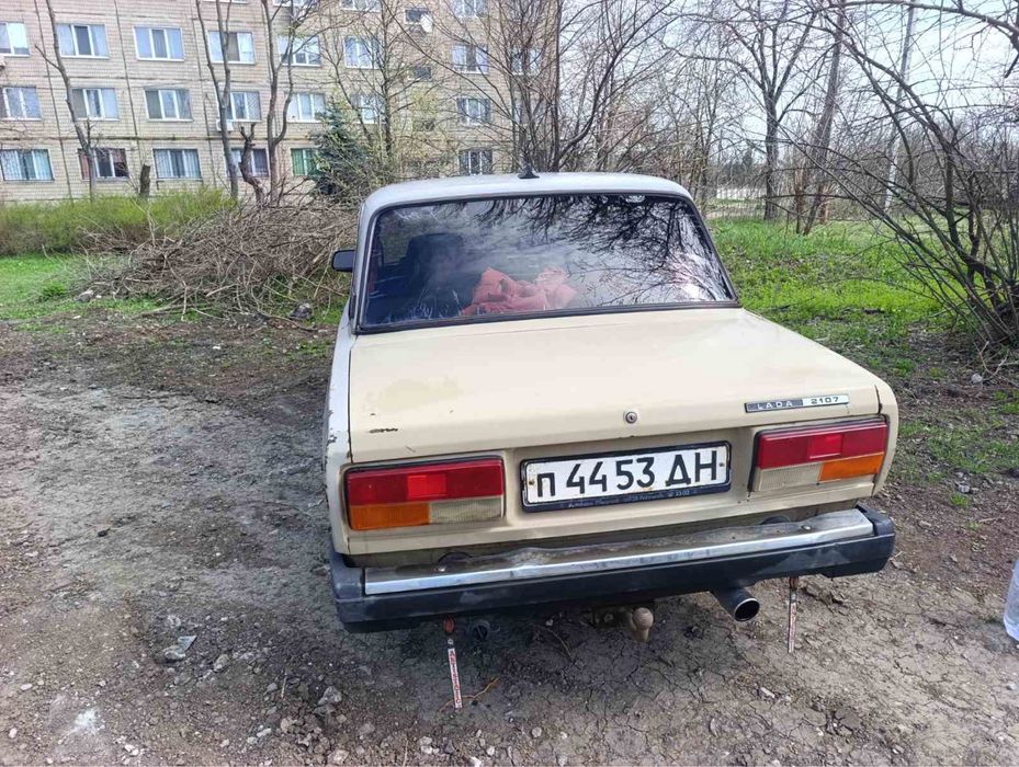 Автомобіль ВАЗ 2107
