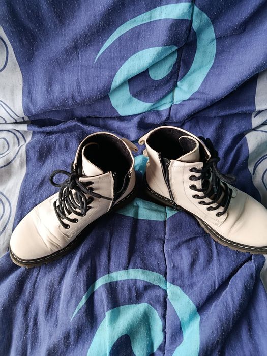 Botas  de cor bege de