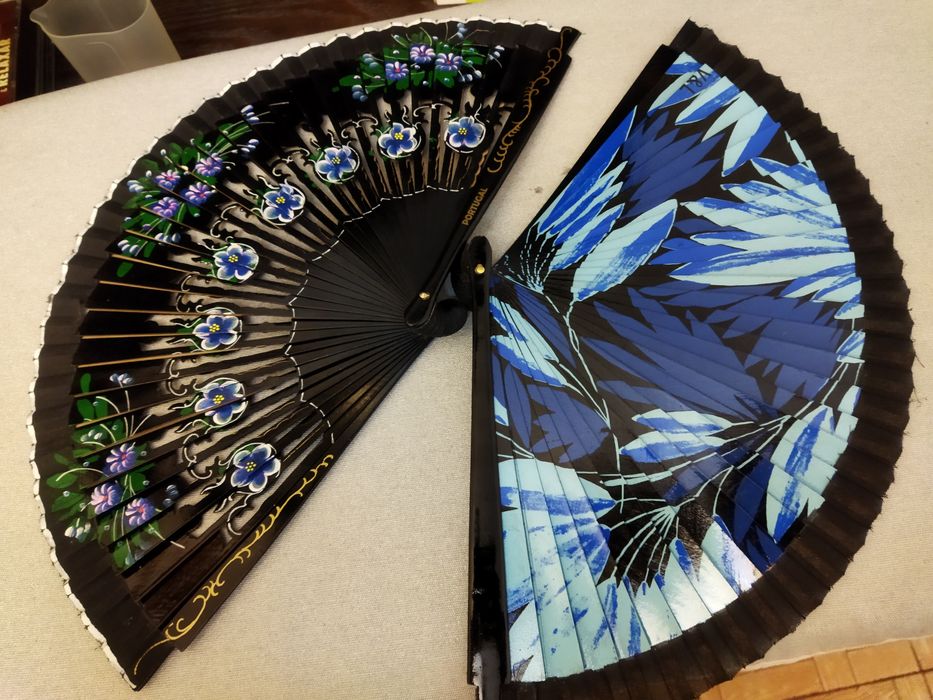 2 Lleques em madeira em muito bom estado.