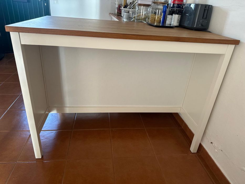 Ilha de cozinha IKEA TORNVIKEN – branco-bege/ carvalho  com 2 cadeiras ROSENTORP