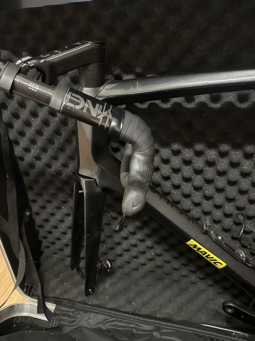 Bicicleta Racing Bike FCR Carbon Ultegra Di2 12v – Excelente Estado