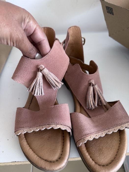 Sandalias rasas usada uma vez