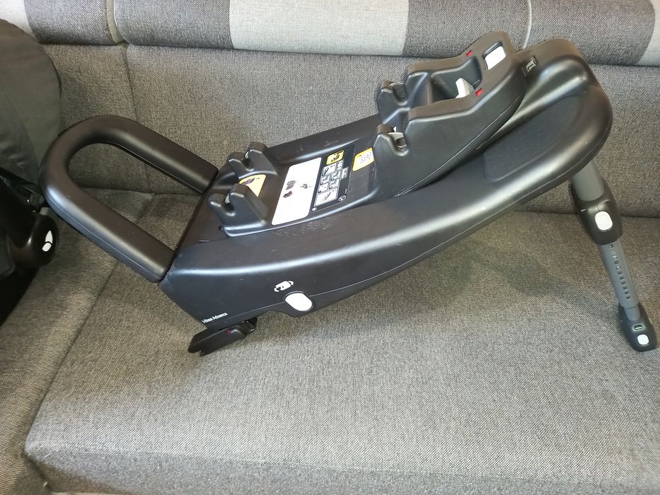 Nosidełko joie z bazą isofix.