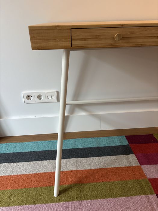 Secretaria Ikea lilasen