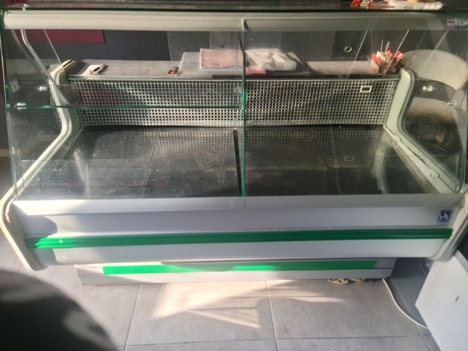 Lada chlodnicza witryna sklepowa