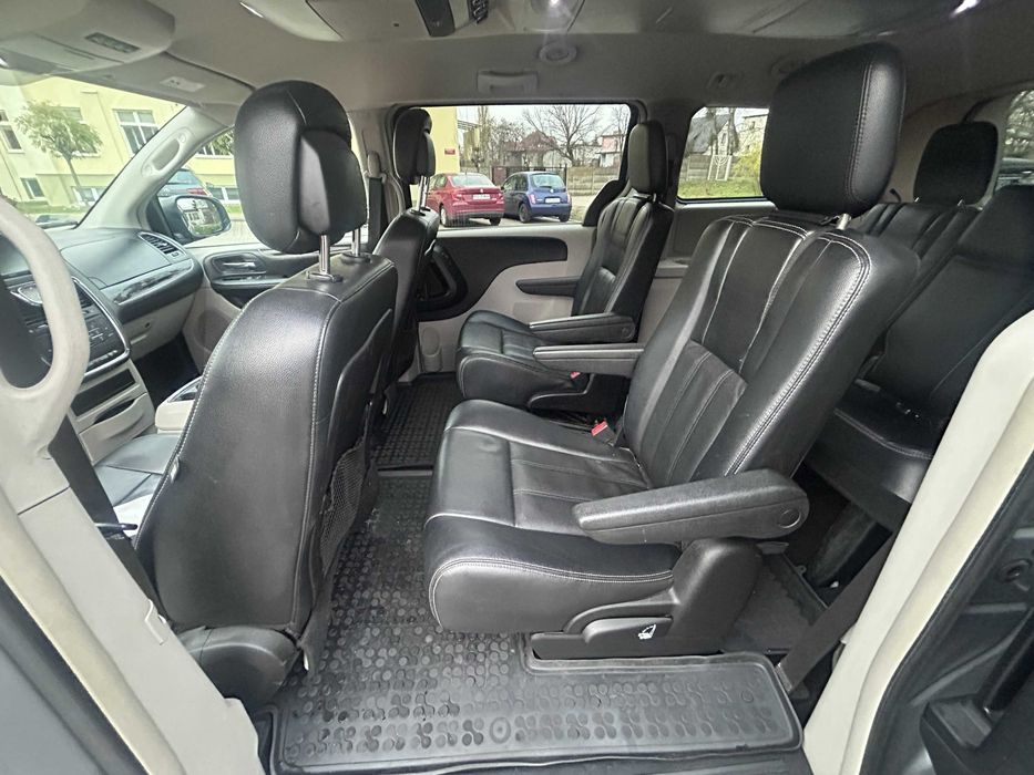 Chrysler Town Country 2013 rok