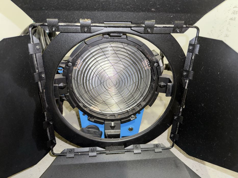 Lampa żarowa filmowa Arri 2kw + zapasowa żarówka
