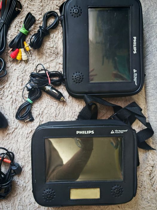 Przenośne DVD Philips - dwa ekrany + pady