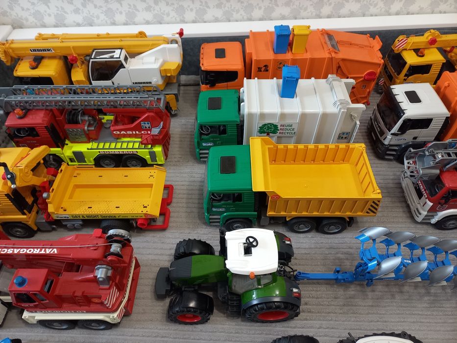 Великі машинки Bruder