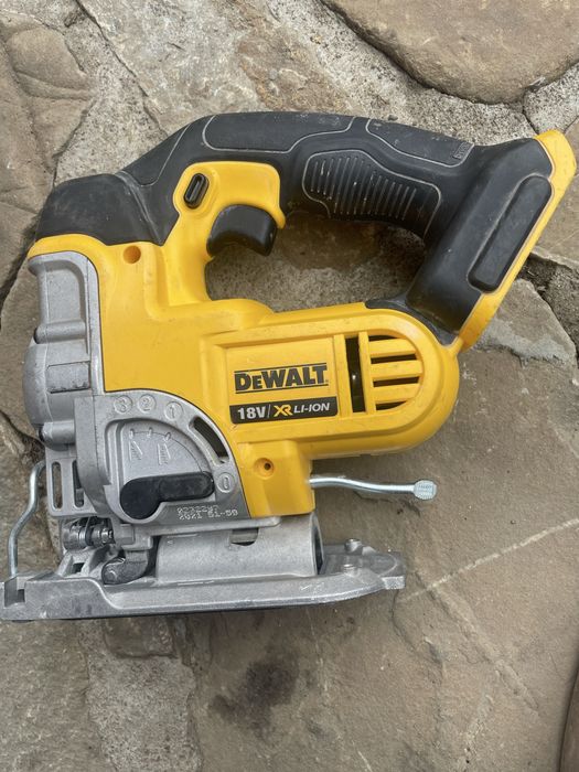 Лобзік DeWalt,девольт