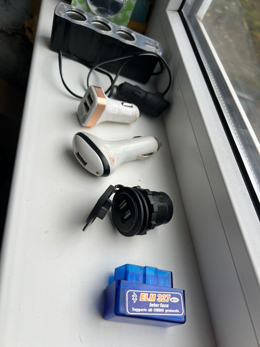 Зарядний пристрій в прідкурювач авто зарядка в прикуриватель