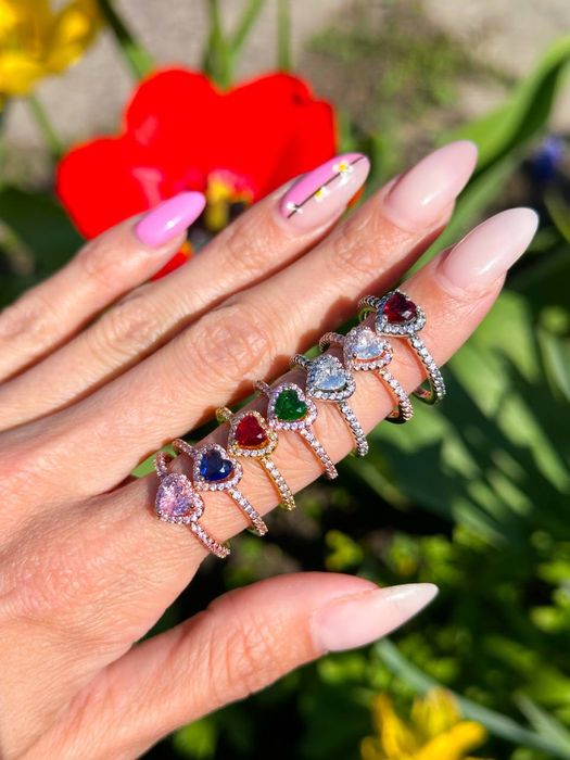 Неймовірні сяючі каблучки