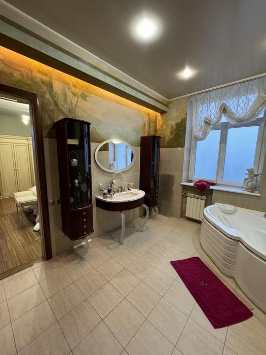 Продам 3-кім. квартиру центр вул. Сумська, 128, М Университет