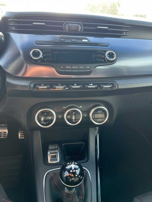 Alfa Romeo Giulietta Hatchback 1.6 JTDM 2011