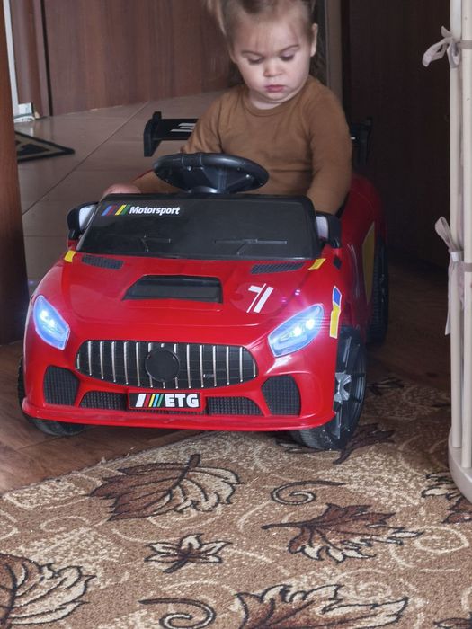 Продам дитячий автомобіль