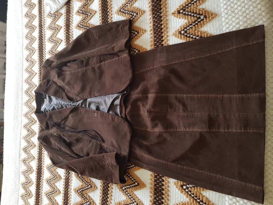 Vendo fato de bombazine castanho