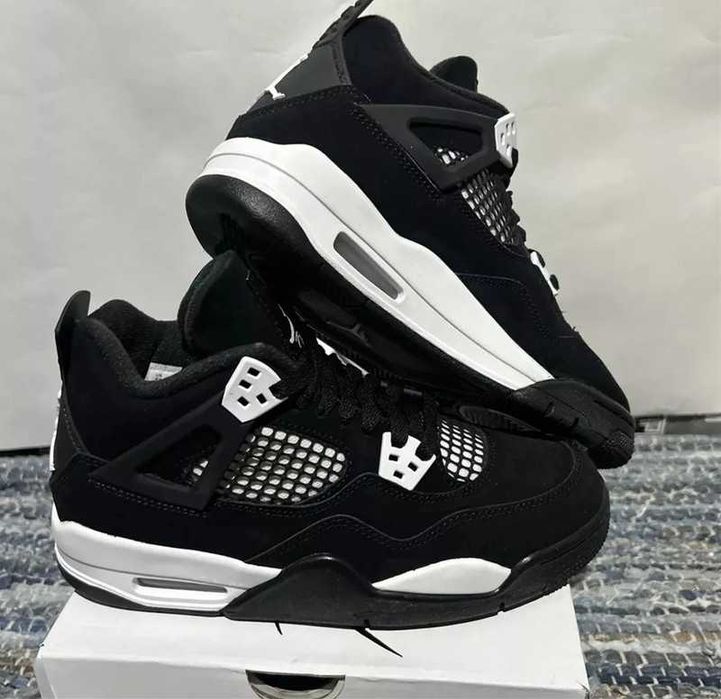 Jordan 4 Retro White Thunder r.39