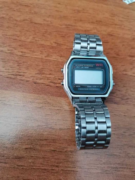 Часы наручные электронные