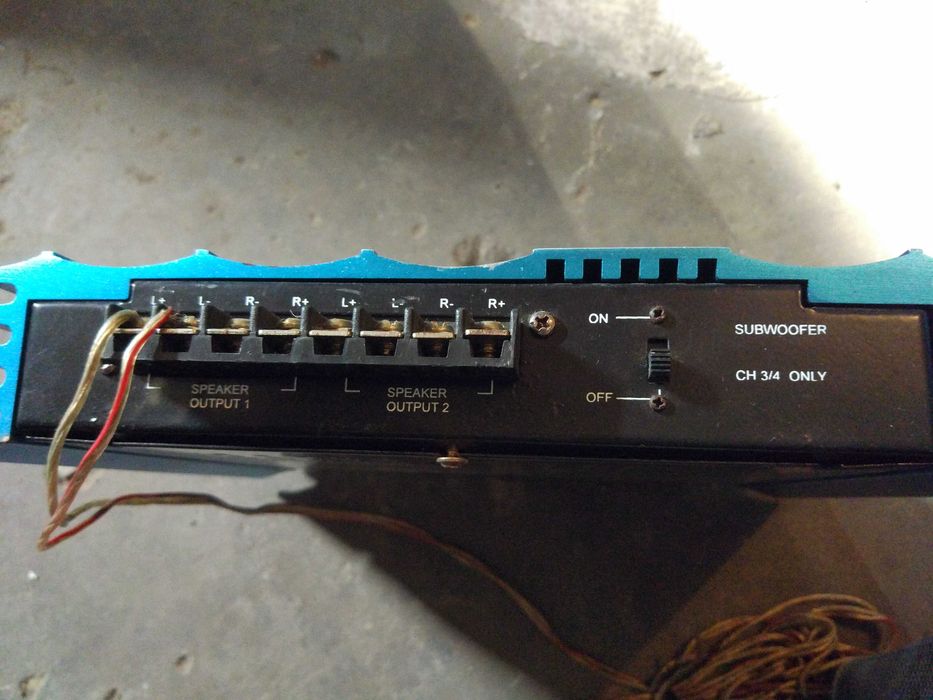 Wzmacniacz 12 V AUTOSTAR AS 800W 
200 x 4 MAX