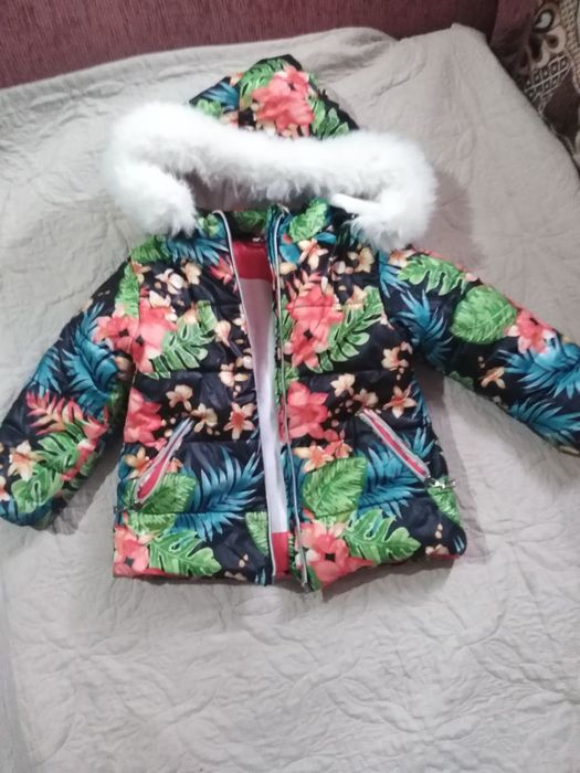 Зимова куртка на дівчинку