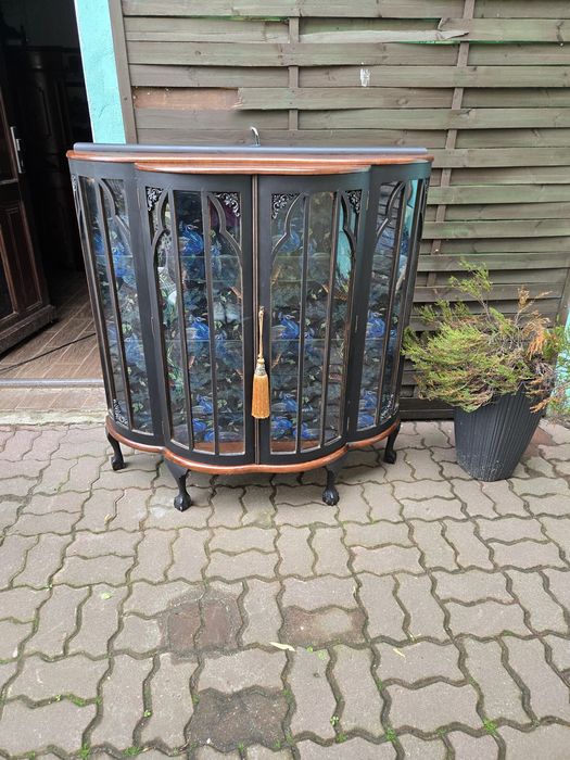 Piękny zgrabny mebel