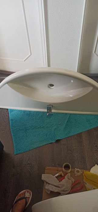 Lavatório  em cerâmica  alemã em muito bom estado.