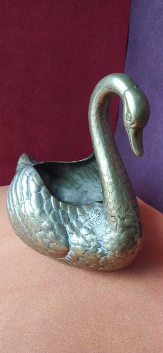 Кашпо в форме лебедя