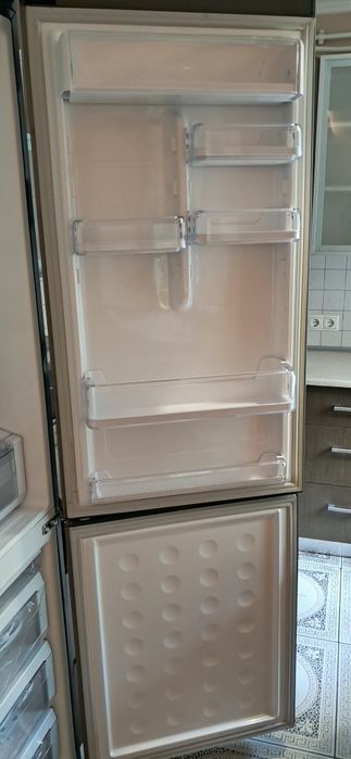 Холодильник Samsung