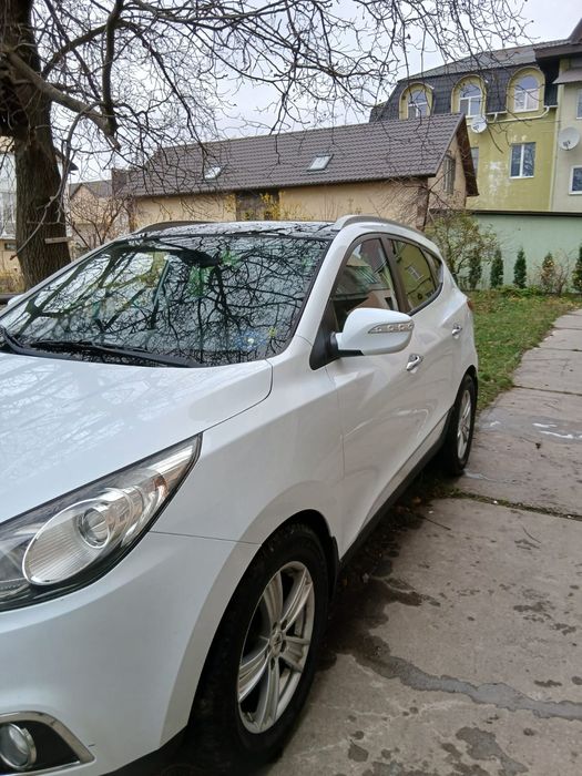 Продам Хюндай айх 35 дизель 2.0 2011 г полный привод .