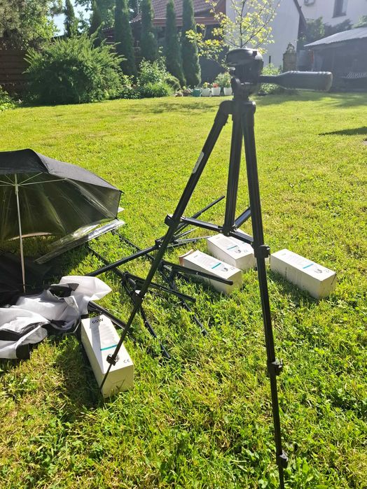 Zestaw oświetlenia studyjnego softboxy żarówki statywy