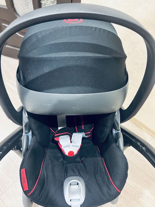 Автокрісло Cybex Cloud Z i-Size Ferrari Victory Black