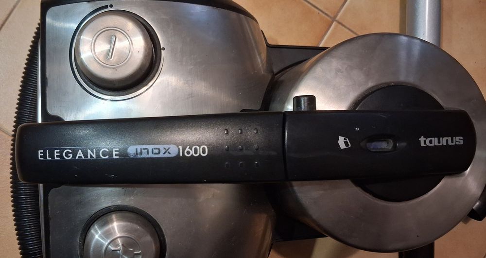 Aspirador Taurus em inox com boa sucção