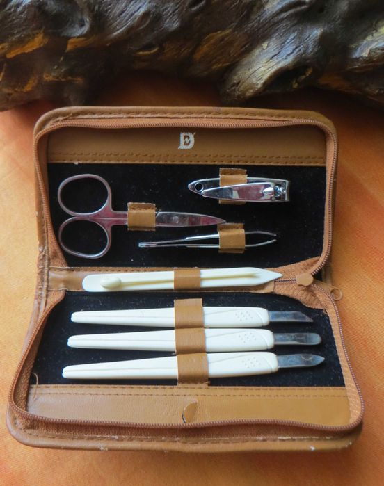 Estojo de Manicura completo  - Usado, mas em bom estado.