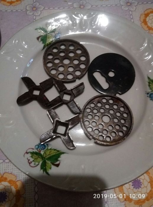 нож , решетка на мясорубку сталь