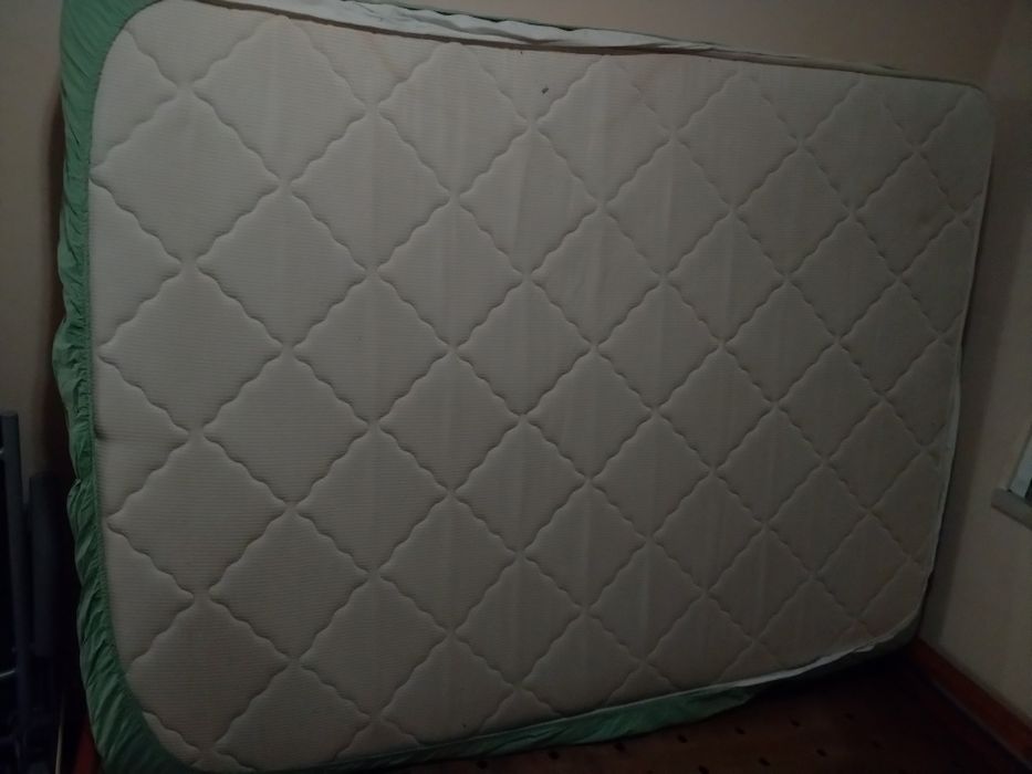 Cama de casal com colchão