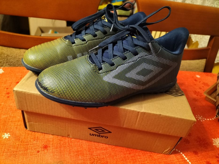 Turfy Umbro rozm.35,5