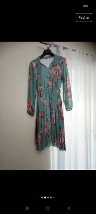 Vestido colorido plissado