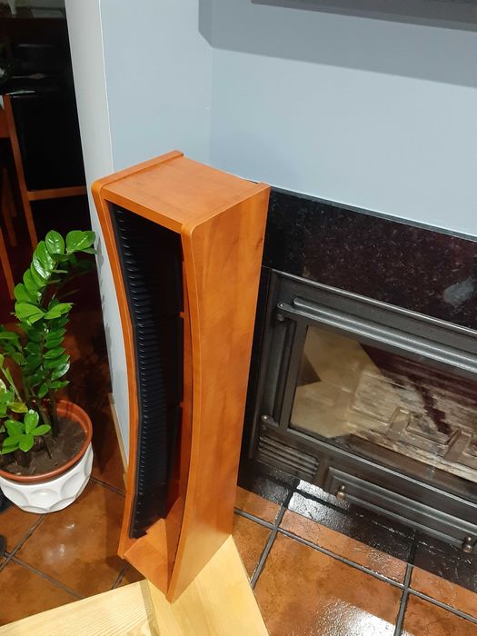 Torre de CD's em madeira