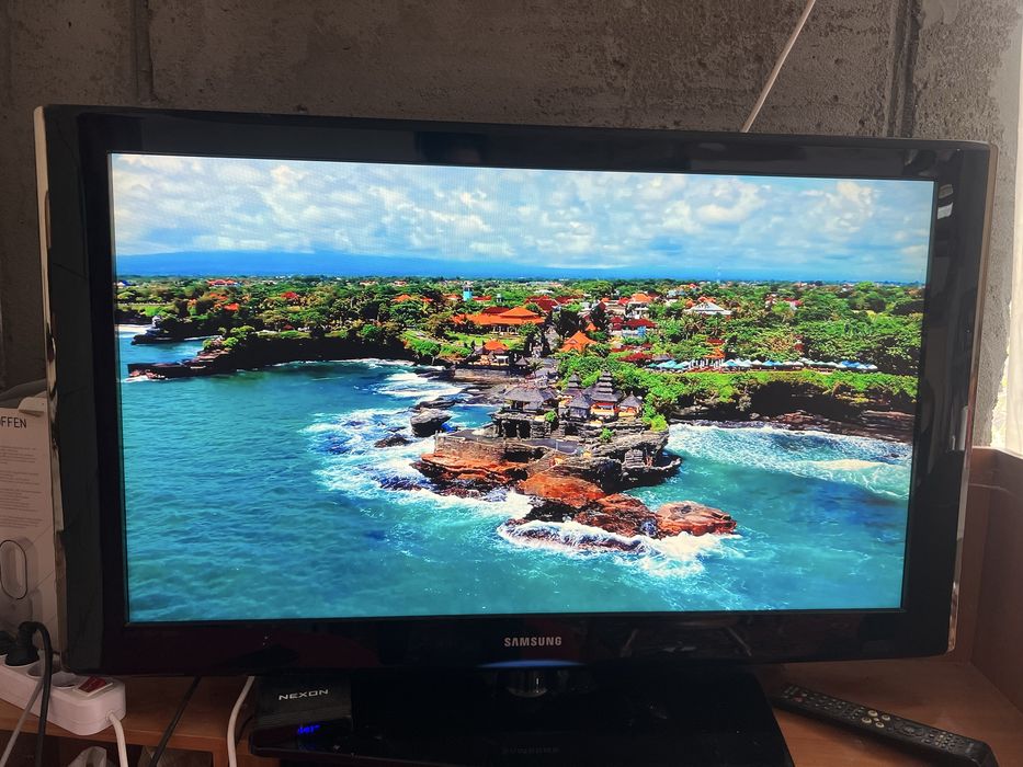 Телевізор Samsung LE40N87BD + приставка + кронштейн на стіну