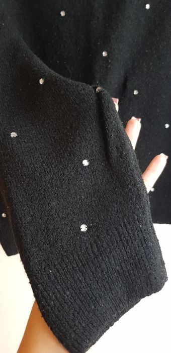 Sweterek z diamencikami