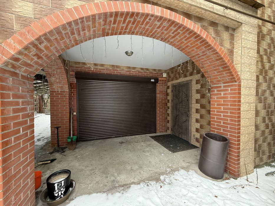 Укомплектований будинок з бомбосховищем