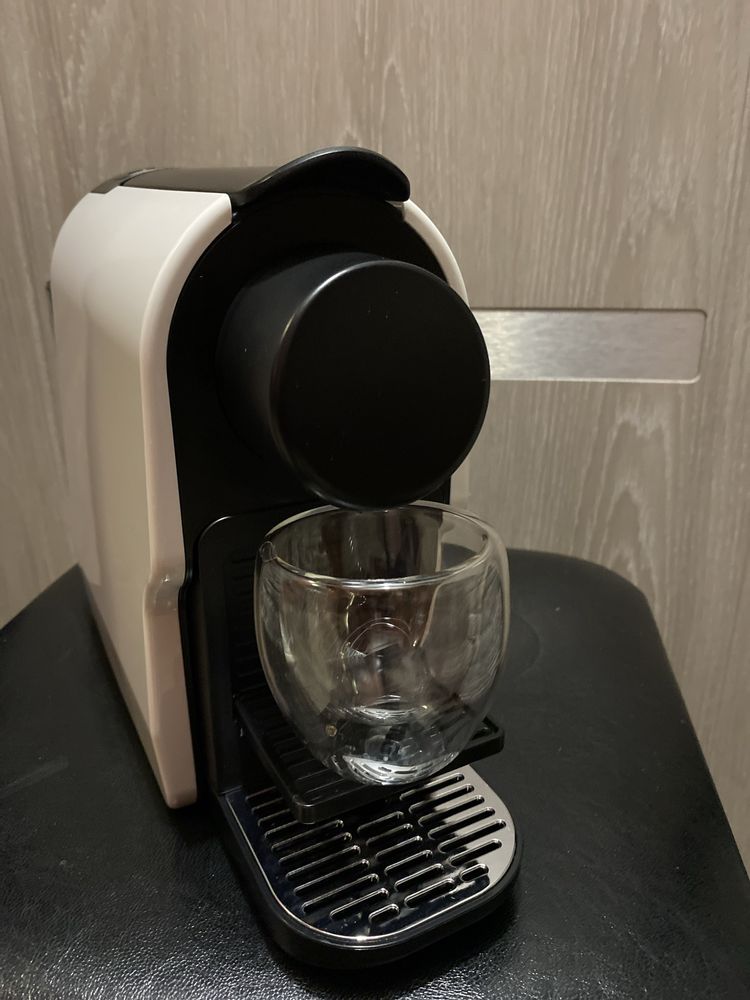 Продам капсульную кофемашину формата Nespresso белая / красная: 1 300 ...