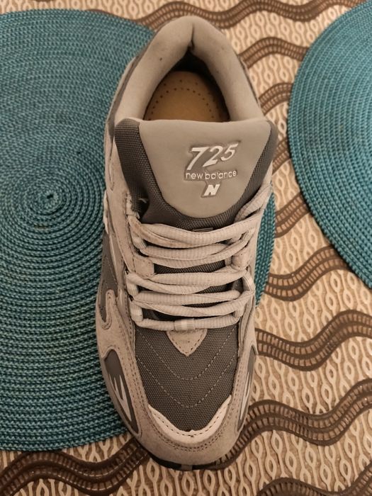 Кроссовки женские