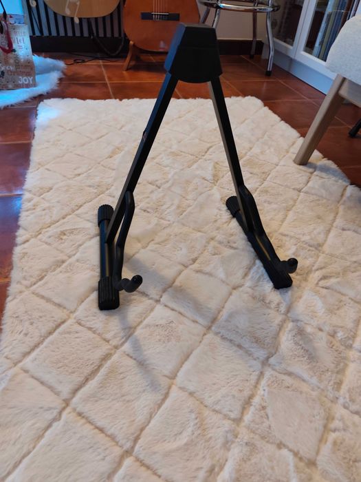 Estante de música e suporte para guitarra