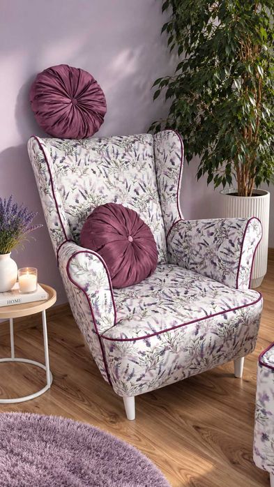 Fotel Uszak Boho Relax Corner z podnóżkiem plus poduszki ,kwiaty .