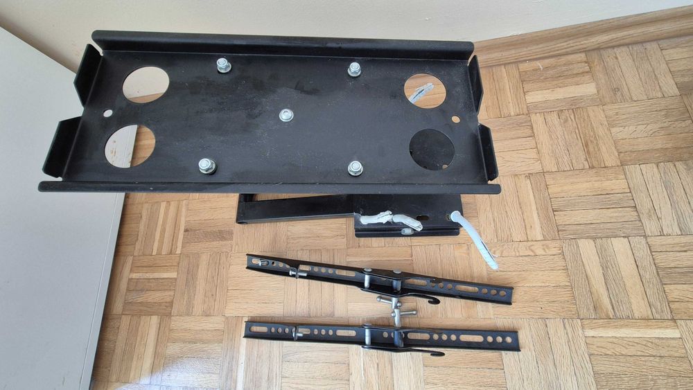 TV Panasonic VIERA 50'', montowanie na ścianie